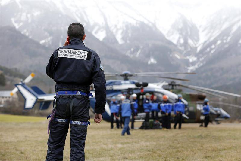 Las autoridades confirmaron que se encontró una de las cajas negras del avión de Germanwings siniestrado en los Alpes Franceses