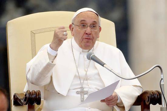 Papa Francisco pidió por las víctimas del avión estrellado en Los Alpes