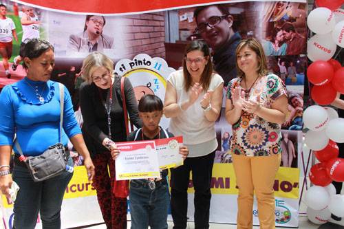 Kores de Venezuela junto a la Asociación Venezolana para el Síndrome de Down (AVESID), con el apoyo de Compu Mall y centro comercial El Recreo, reconocieron y premiaron con especial agrado a los ganadores de la 11ava edición del concurso de dibujo y pintura “Yo Sí Pinto”