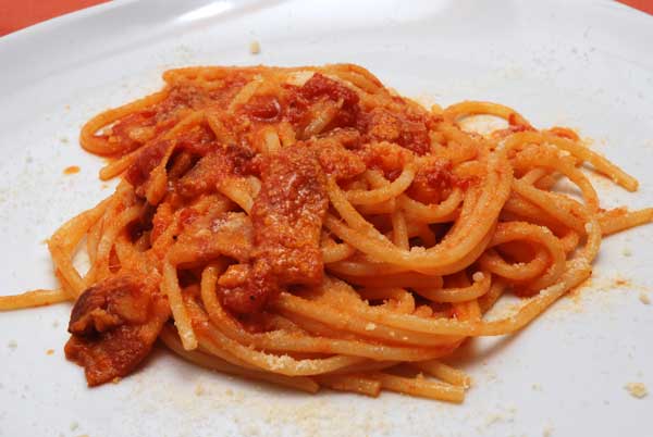 Los espaguetis a la amatriciana, una rica y sencilla receta