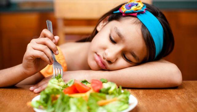 Mayo Clinic ofrece consejos para lidiar con niños quisquillosos a la hora de comer