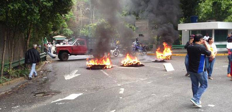 Protesta en Cerro Verde mantiene urbanización cerrada
