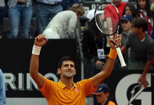 Novak Djokovic se impone a Federer en Roma