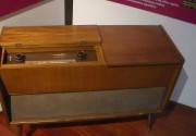 Una radio antigua restaurada por Fundación Empresas Polar