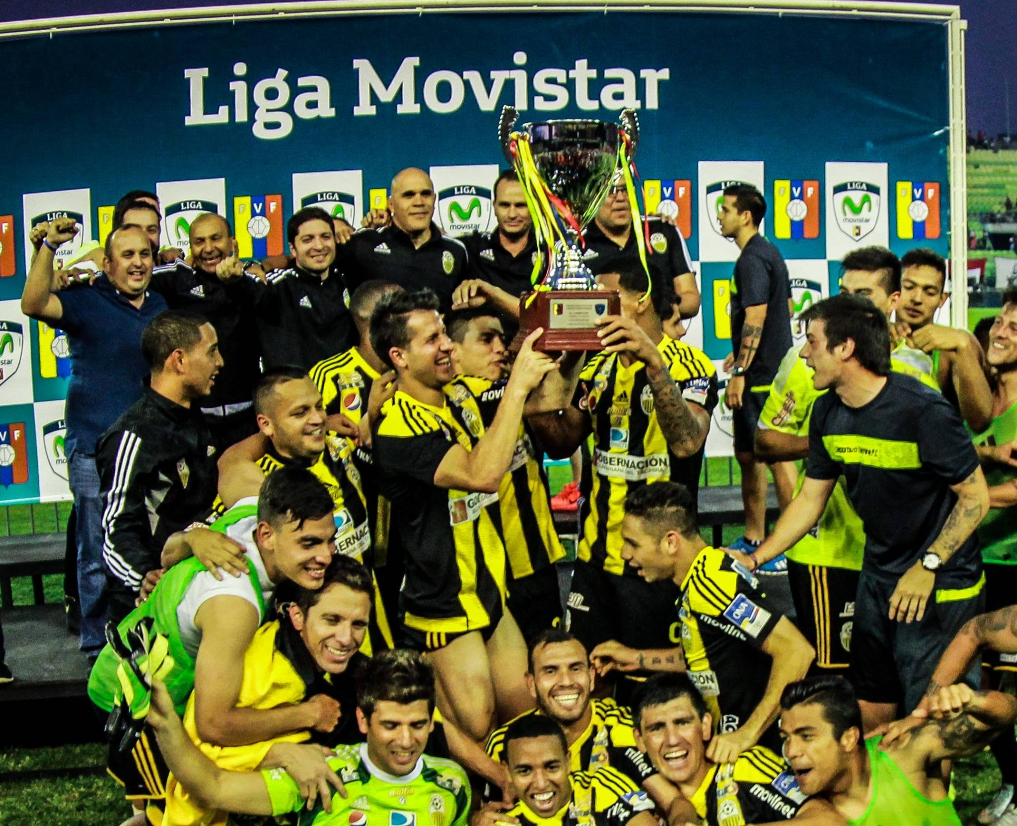 La Liga Movistar de Fútbol, con cada una de las divisiones y torneos, cuenta con la participación de más de 100 equipos y alrededor de 3.500 jugadores