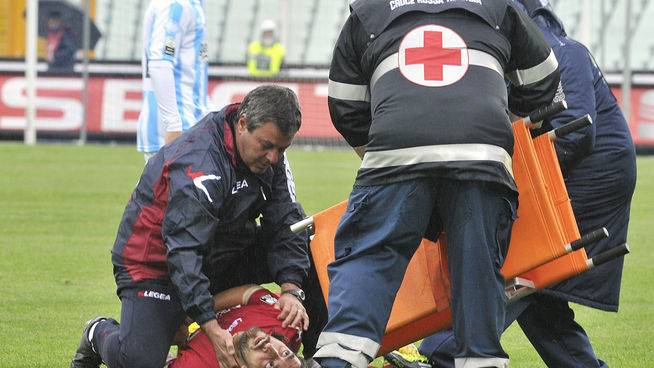 Un butbolísta sufrió un infarto en medio de un partido