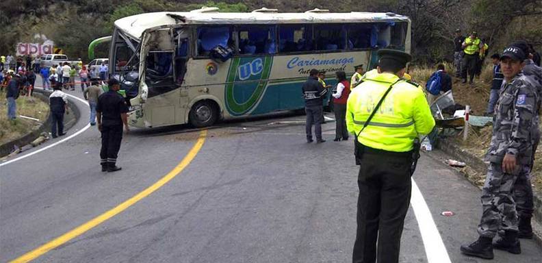 Accidente en Ecuador deja al menos 20 heridos