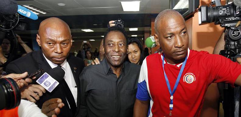 Pelé mostró su apoyo a Josepp Blatter