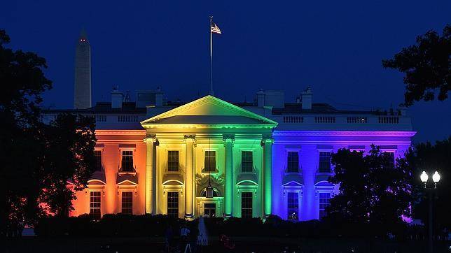 Redes sociales se llenan de colores como la Casa Blanca tras aprobación de matrimonio homosexual/ Foto: abc.es