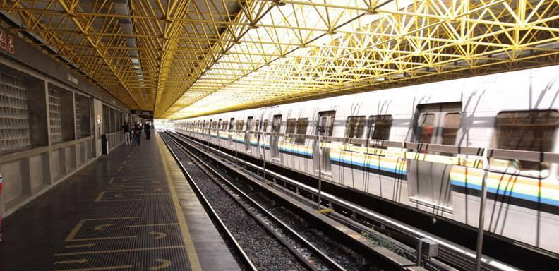 El Metro de Caracas informó que también fueron suspendidas las rutas de metrobús 921, 681, y 315 por "impedimento en la circulación de las unidades"