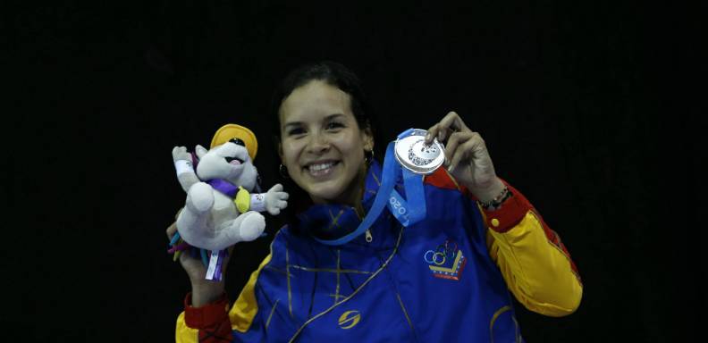 La esgrimista venezolana Alejandra Benítez, exministra del Deporte, quedó subcampeona en la modalidad de sable de los Juegos Panamericanos Toronto 2015