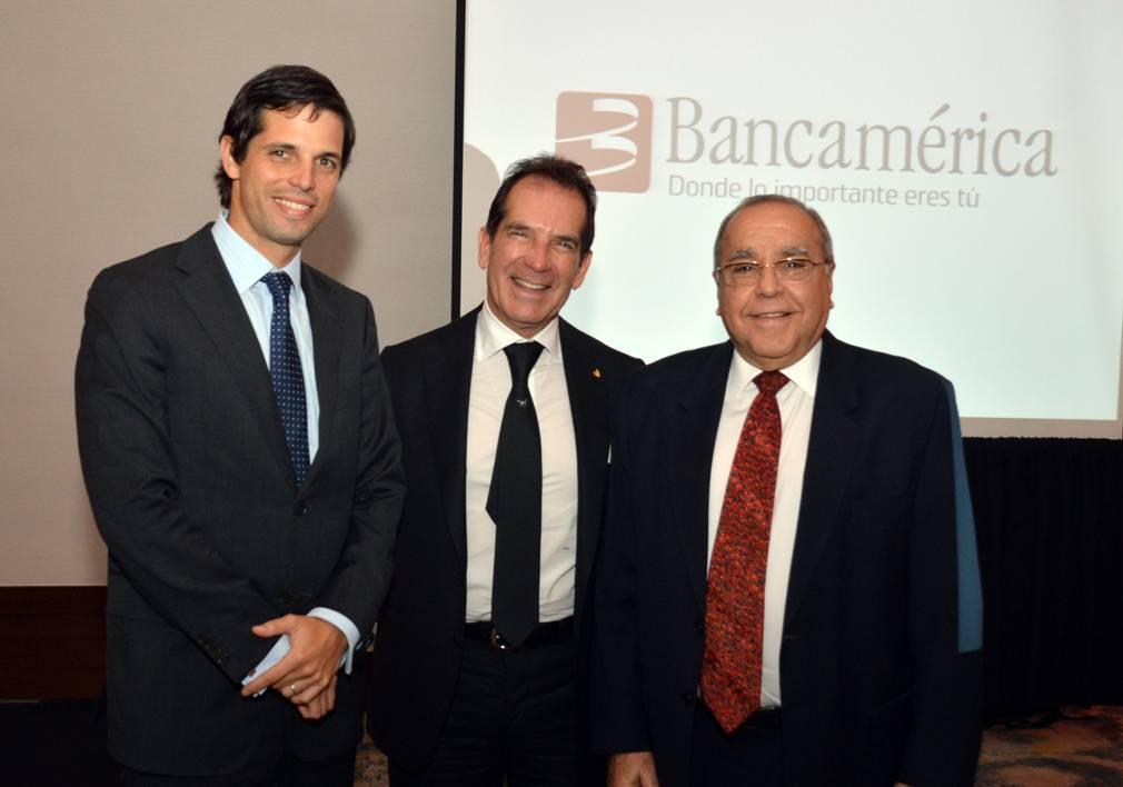 Alfredo Vargas (Vicepresidente Ejecutivo de Bancamérica), Víctor Vargas Irausquín (Presidente del Grupo Financiero B.O.D.) y Raymundo Acra (de la sociedad de corretaje Marsh Franco Acra)