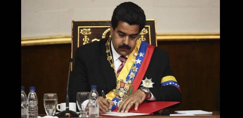 Presidente Nicolás Maduro firma Ley para Asuntos Limítrofes vía Habilitante/ Foto: elaragueno.com.ve
