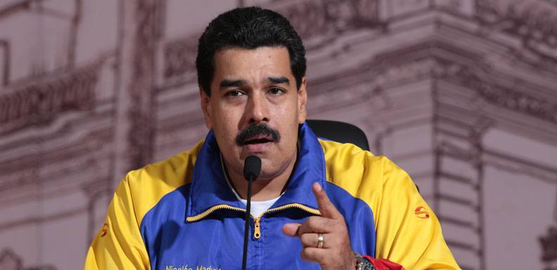 "Hay que tomar medidas extraordinarias para enfrentar todas esas circunstancias, y ahora somos víctimas del paramilitarismo, enviado por la ultraderecha colombiana", expresó Maduro.
