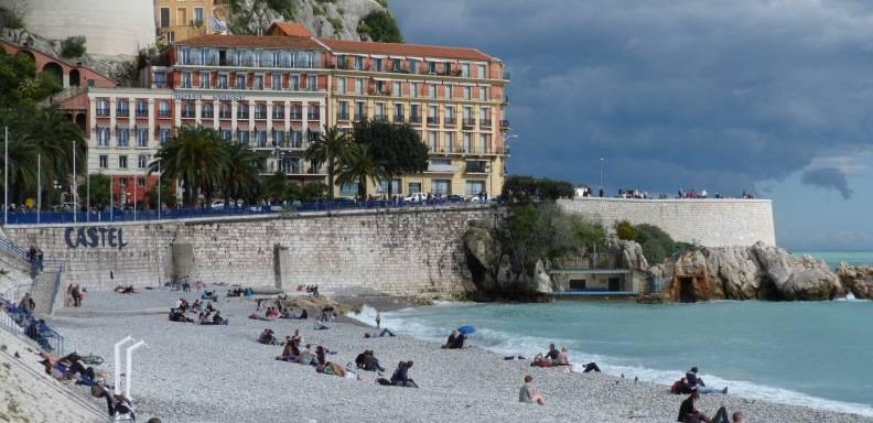Niza ofrece un mar de azules ínclreibles, sitios histórticos y gastronomía de primera
