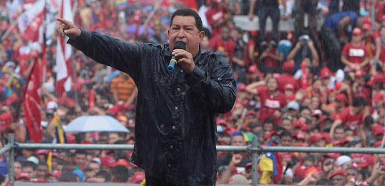 Pasada la media noche iniciaron los fuegos artificiales en algunas zonas de Caracas para así dar inicio a la celebración de lo que sería el cumpleaños número 61 del fallecido Hugo Chávez