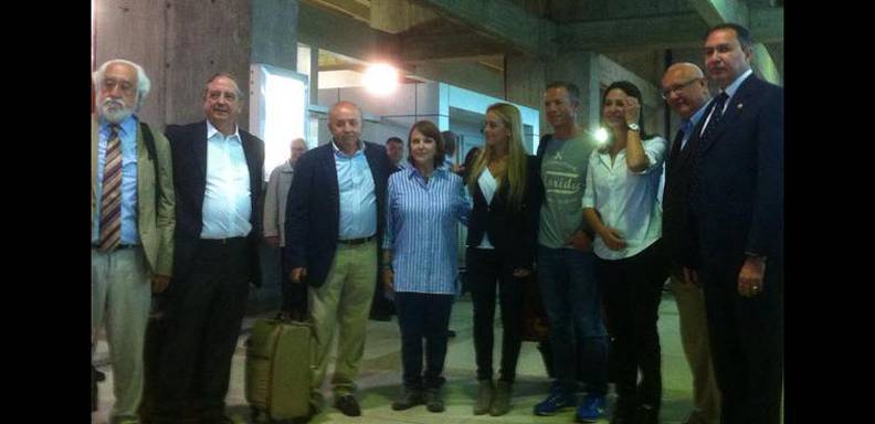 Senadores españoles llegaron este miércoles a Caracas para visitar a líderes políticos opositores/ Foto: @PrensaMCM