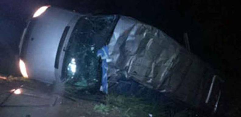 Caída de bus a las 2am en la carretera Local 8 en Barlovento deja 4 heridos
