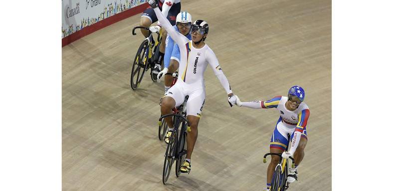 Hersony Canelón obtuvo su tercera medalla este domingo, al llegar de segundo lugar en la categoría Keirin de Ciclismo masculino en los Juegos Panamericanos 2015/ Foto: EFE