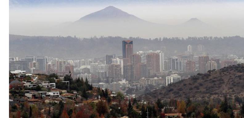 Autoridades decretaron preemergencia ambiental en Santiago, debido a los malos índices de contaminación del aire que afectan a niños y ancianos