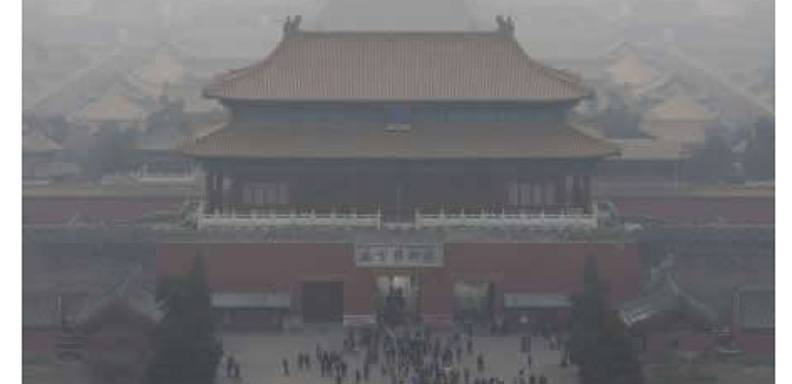 En Pekín, en concreto, la concentración de partículas PM 2,5 cayó un 15,5 por ciento interanual en la primera mitad de 2015, mientras que los niveles de dióxido de azufre (SO2) bajaron un 42,6 por ciento