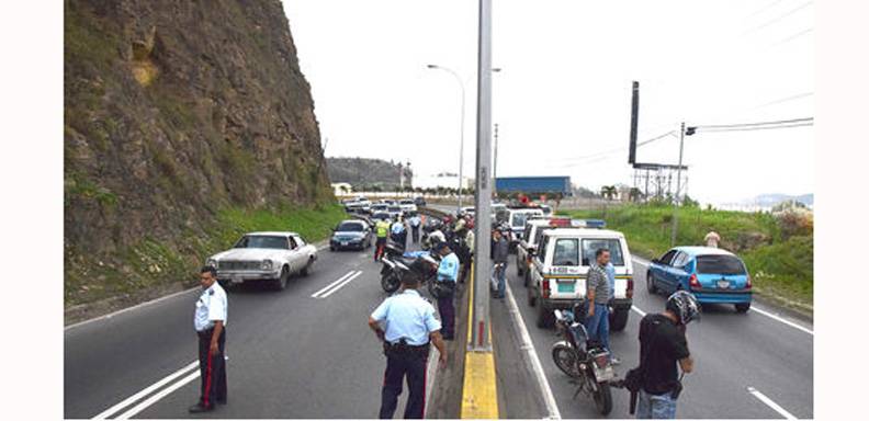 Oficial de Polimiranda murió en el km 8 de la carretera Panamericana tras ser aplastado por un camión