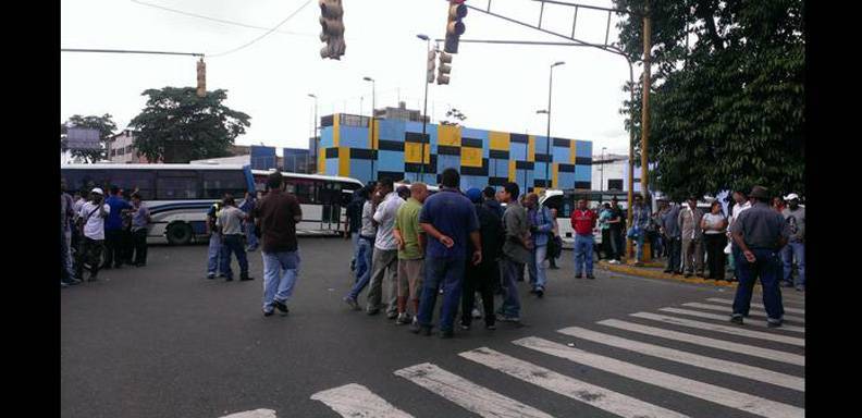Registran situación irregular entre policias y transportistas en Catia