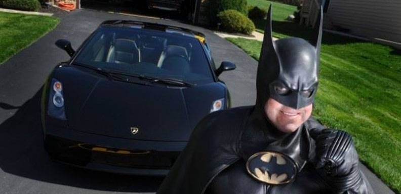 "Batman" falleció este domingo, luego de que un automóvil chocara el suyo