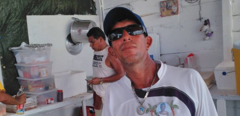 Enrique presentándose es un margariteño que decidió pescar su vida en isla La Tortuga