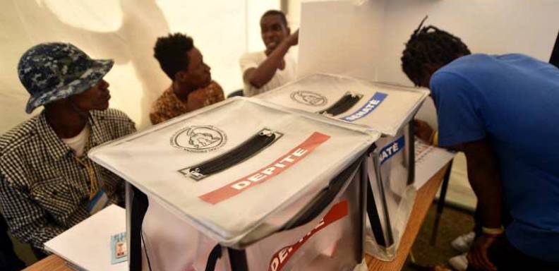 Los haitianos celebraron hoy la primera vuelta de las elecciones legislativas