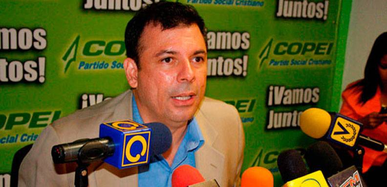 Reoberto Enríquez presentó documento suscrito por las direcciones regionales del partido, en el que exigen que se retire el recurso contra Copei ante el TSJ/ Foto: Archivo
