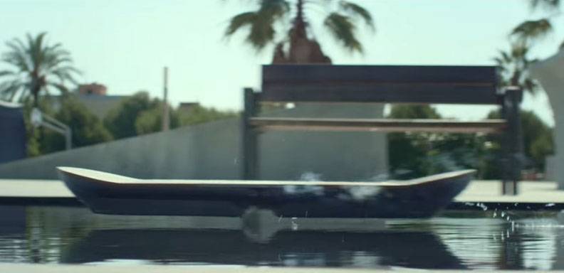 Lexus presentó un aeropatín inspirado en el utilizado por Marty McFly en "Regreso al Futuro"/ Foto: Captura