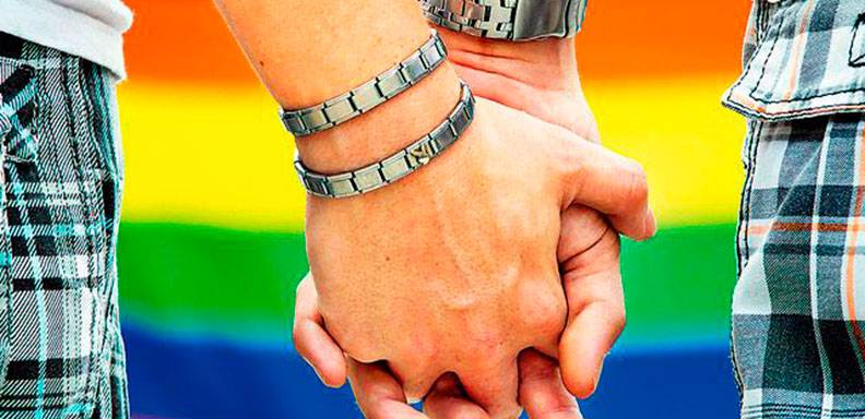 Religiosos desaprueban primera boda múltiple homosexual