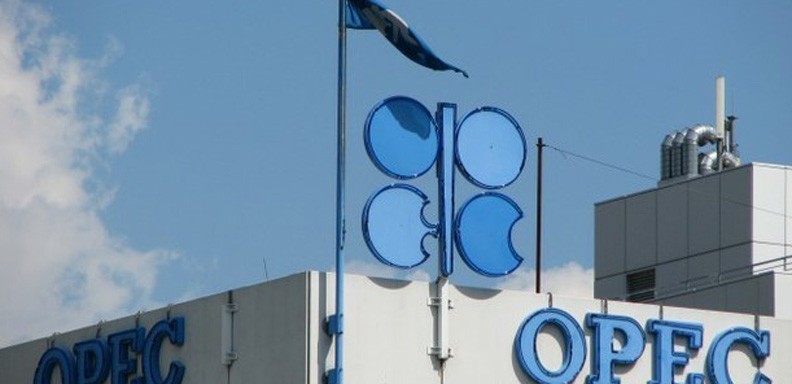 Ecuador dice que la OPEP está en "peligro" de desintegrarse