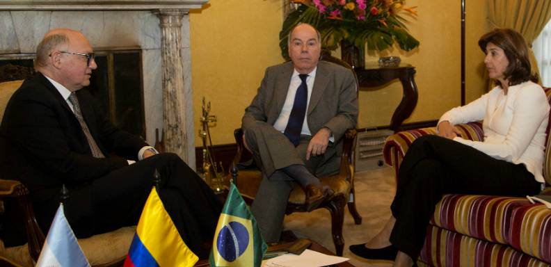 Vieira y Timerman, que llegaron a Caracas procedentes de Colombia, no hablaron con los periodistas