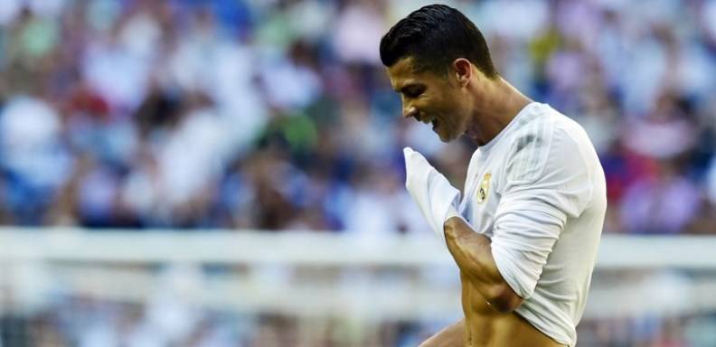La página web Omaze anunció este lunes una campaña en la que se subasta pasar una jornada con el jugador portugués del Real Madrid, Cristiano Ronaldo