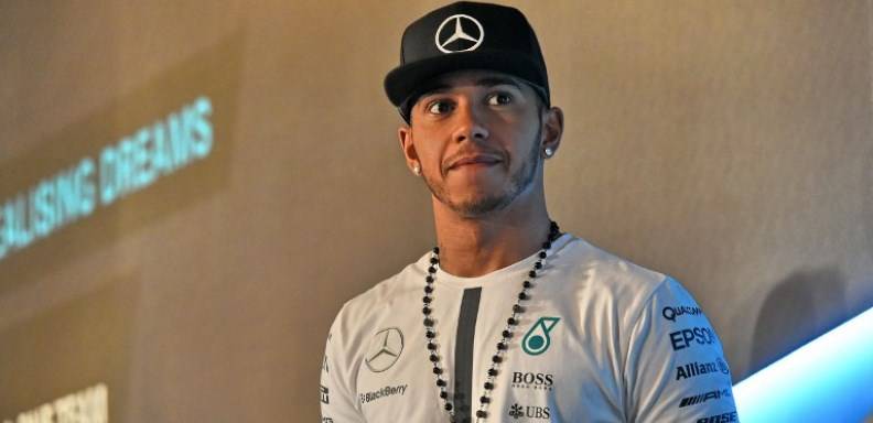 El vigente campeón de Fórmula 1 Lewis Hamilton expresó este jueves "sentirse como Ayrton" Senna, su ídolo, al que puede igualar en número de victorias