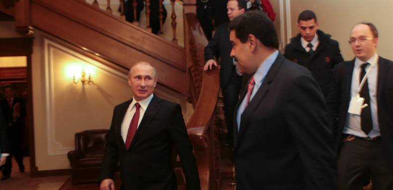 El presidente venezolano, Nicolás Maduro, y el ruso, Vladímir Putin, analizarán hoy en Pekín la delicada situación del mercado petrolero