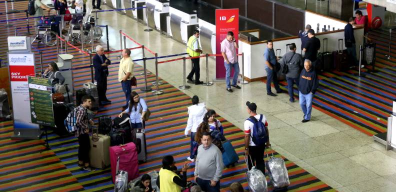Desde el próximo 1° de octubre, un turista foráneo tendrá que cancelar 377,78 dólares adicionales en su boleto para venir a Venezuela