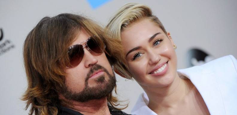 El papá de Miley Cyrus protagonizó con ella la serie "Hanna Montana" de Disney