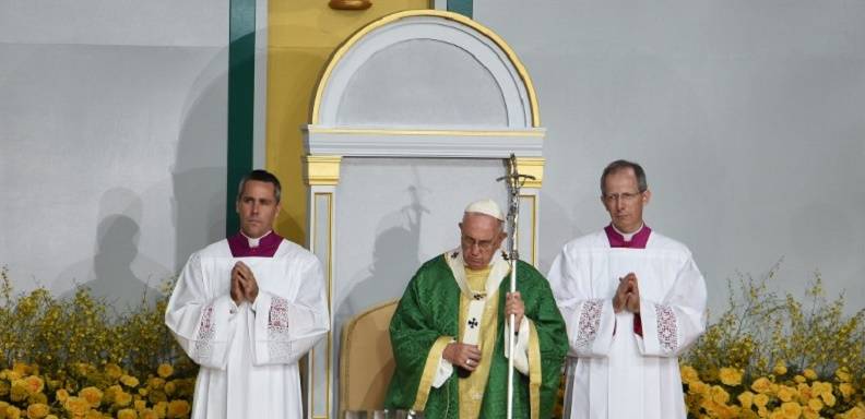 El papa Francisco dio inicio en Filadelfia a la multitudinaria misa de cierre de su gira por EE.UU. tras reunirse con víctimas de abusos sexuales