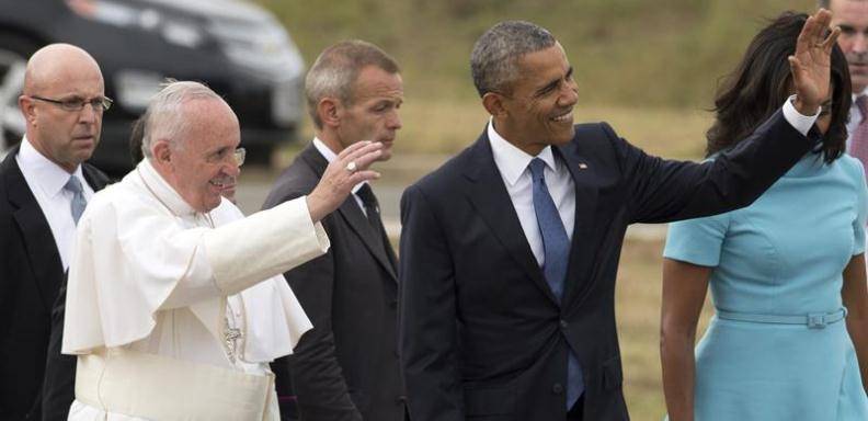 El Papa Francisco llegpo este martes a EEUU y fue recibido por el presidente Obama acompañado de su esposa Michelle / Foto: EFE