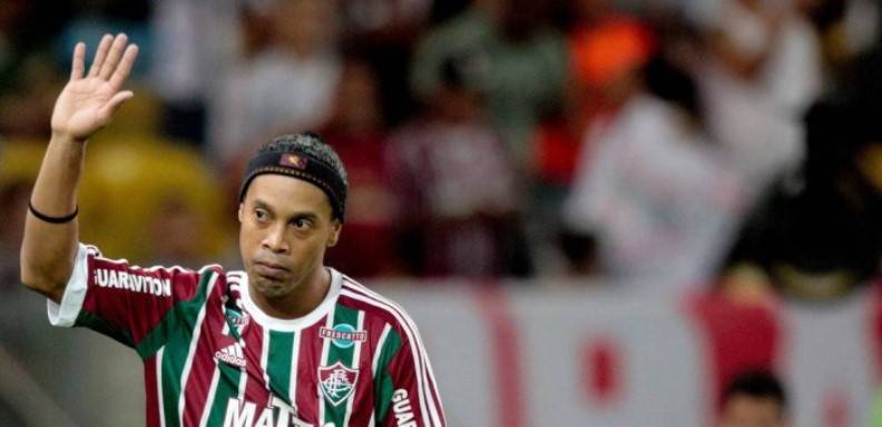 El centrocampista Ronaldinho Gaúcho y el club Fluminense llegaron a un acuerdo para rescindir el contrato que vinculaba al jugador con el 'tricolor' carioca