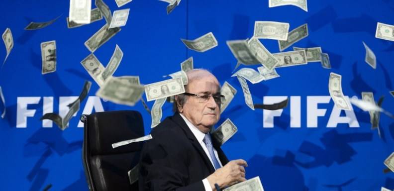 Joseph Blatter encarnó durante 17 años casi en solitario todo lo que significa la todopoderosa FIFA pero el escándalo de corrupción le costó su puesto