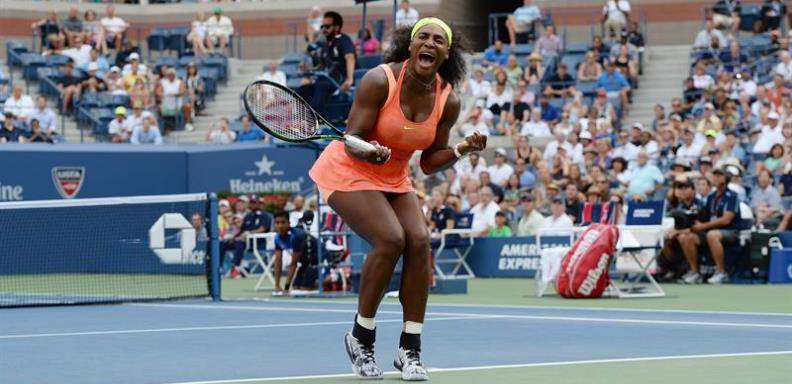 Serena Williams pasó este martes a la tercera ronda del Abierto de Estados Unidos, al imponerse a la holandesa Kiki Bertens por 7-6 (5) y 6-3.