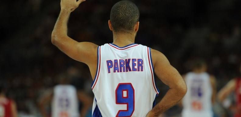 El base francés Tony Parker se convirtió en el máximo anotador histórico de las fases finales de los Europeos de baloncesto con 1.046 puntos.