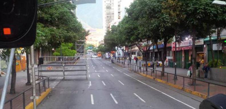 La calle Elice de Chacao ya está cerrada para recibir a la oposición