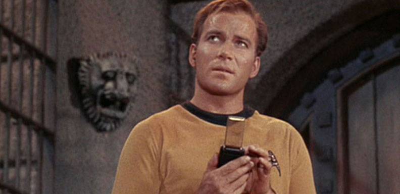 El capitán Kirk, de "Viaje a las Estrellas", escribe una autobiografía