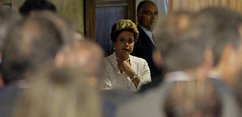 Investigan campaña de Rousseff