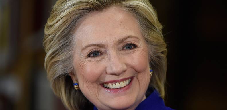 “Este año estoy emocionada de celebrar el hecho de que soy la mujer más joven que se ha postulado a la presidencia de los Estados Unidos”, asegura Clinton